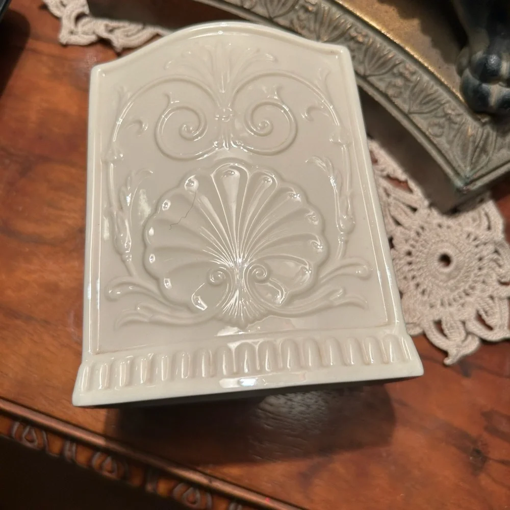 Lenox Toothbrush Holder